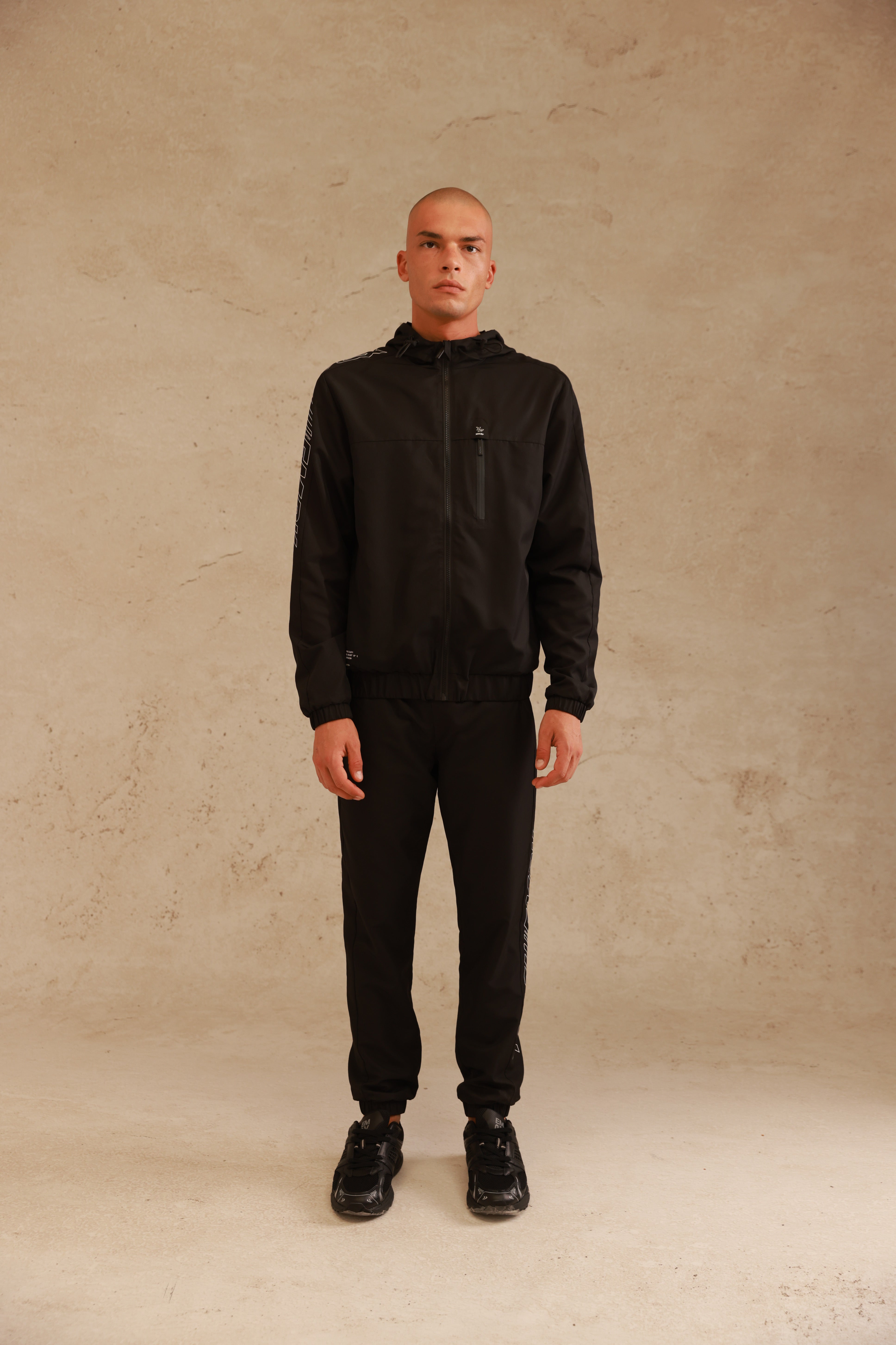 חליפת ניילון XFIT247 עם כיס בחזה