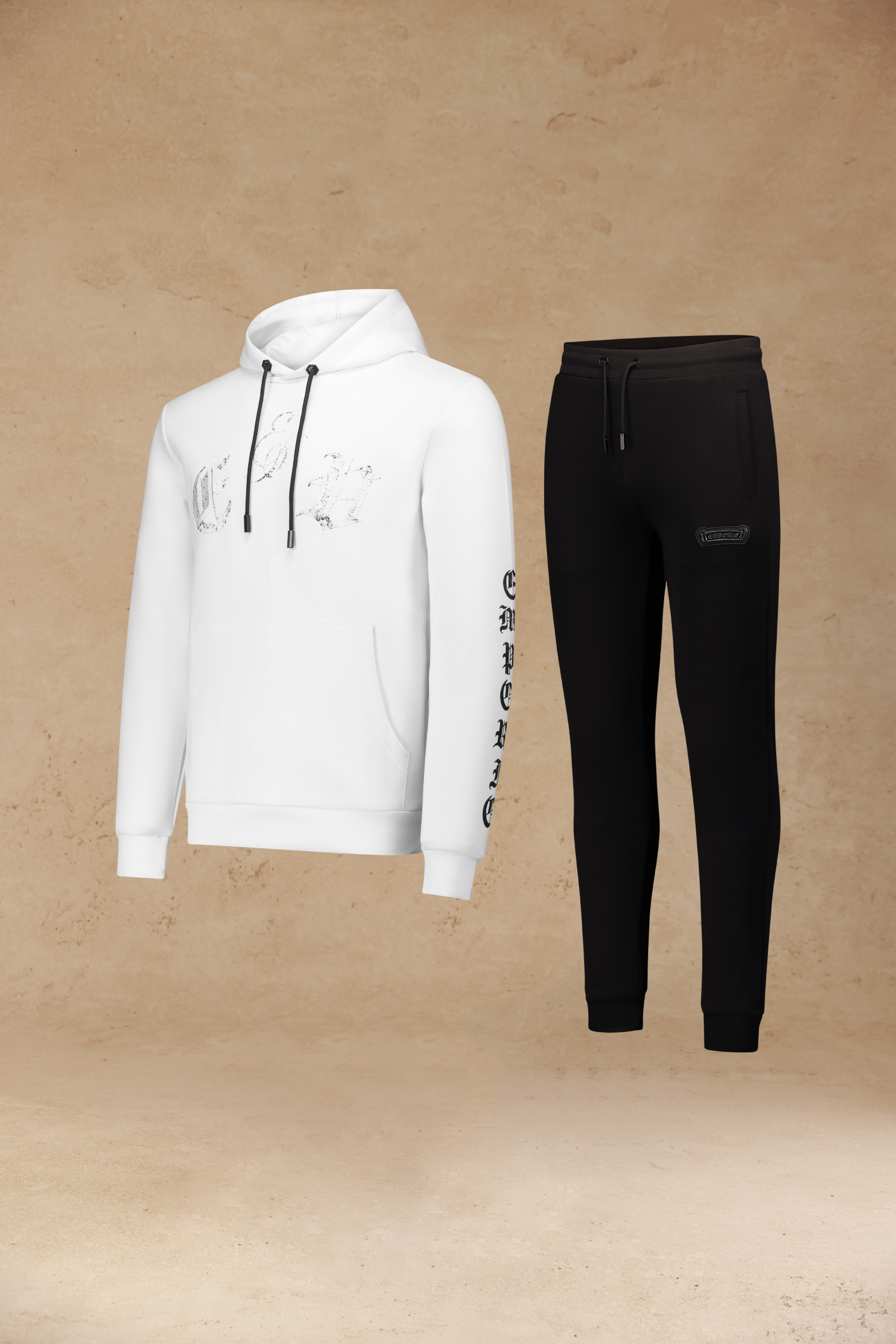 חליפת קפוצ׳ון ולבנים שחורה-לבנה עם הדפס גוטי