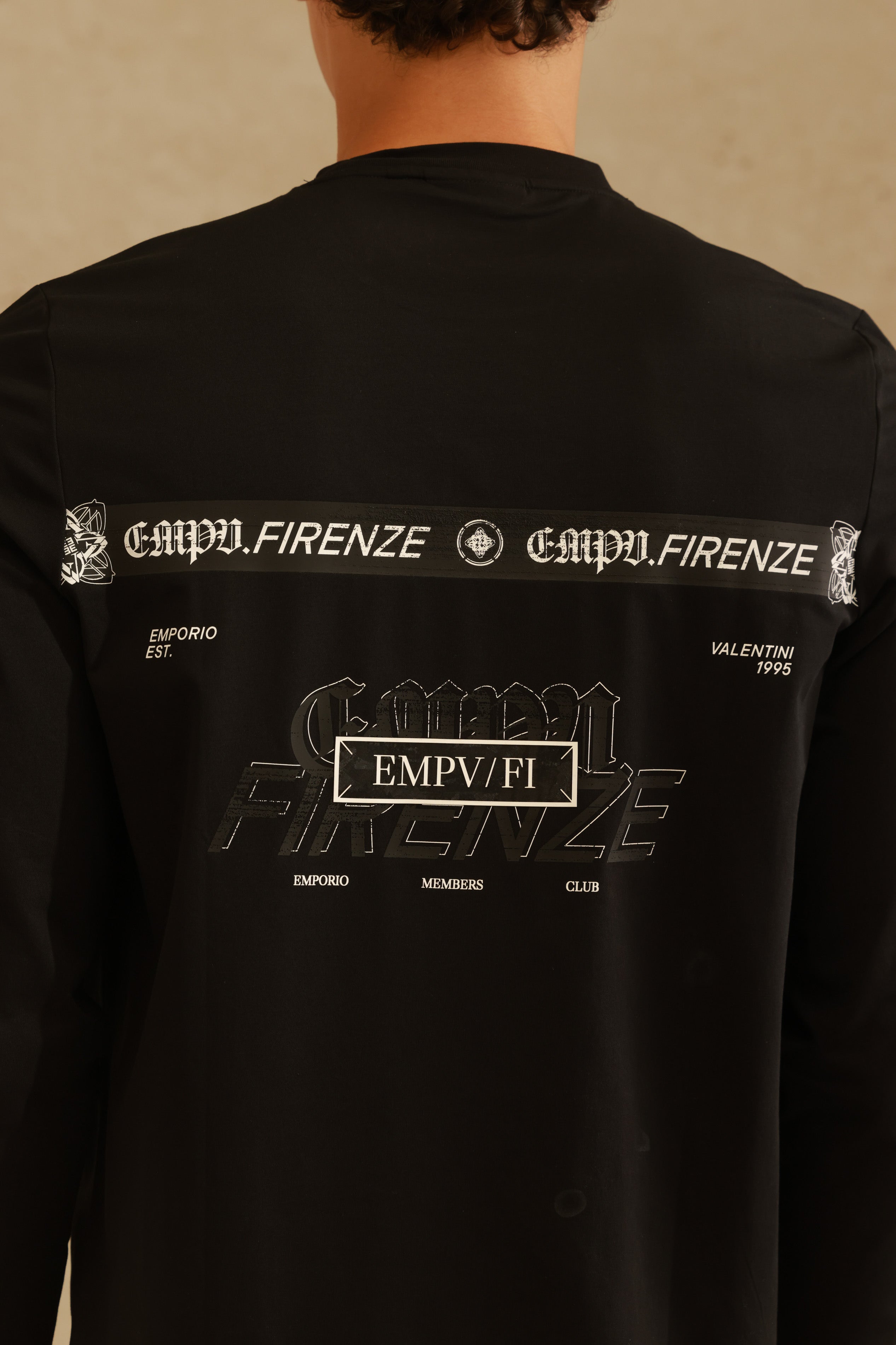 טי-שירט שרוול ארוך שחורה עם הדפס גרפי Empv.Firenze