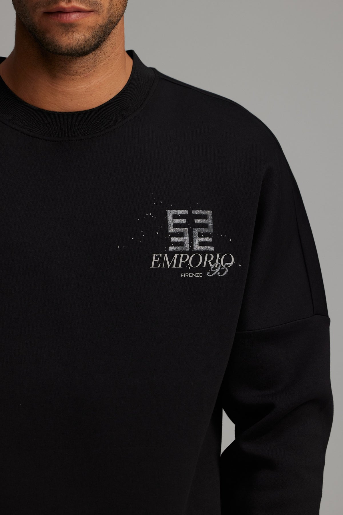 סווטשירט אוברסייז שחור עם הדפס לוגו | Emporio Valentini