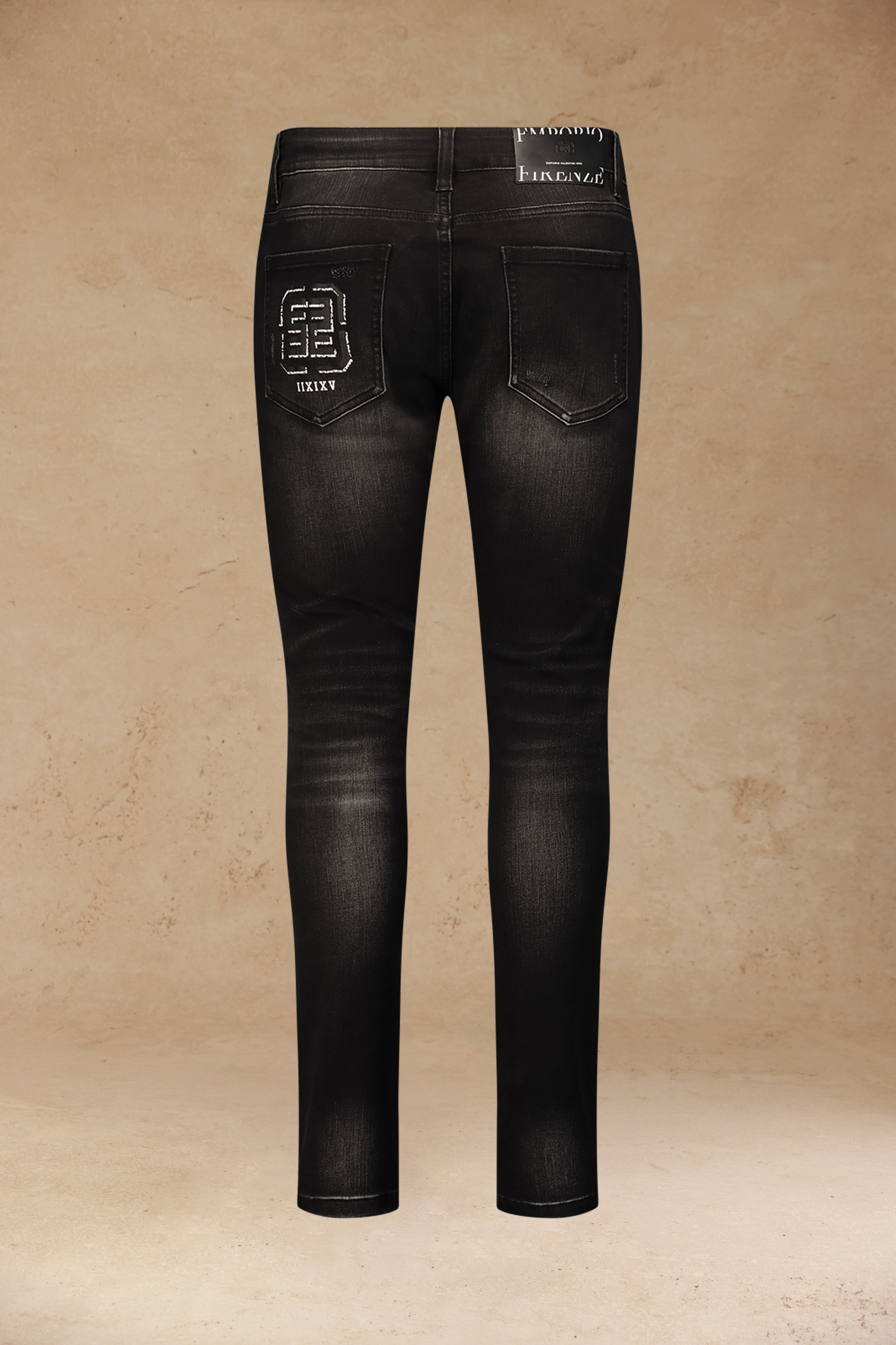 ג׳ינס שחור עם הדפס לוגו בגב ושרוך במותן