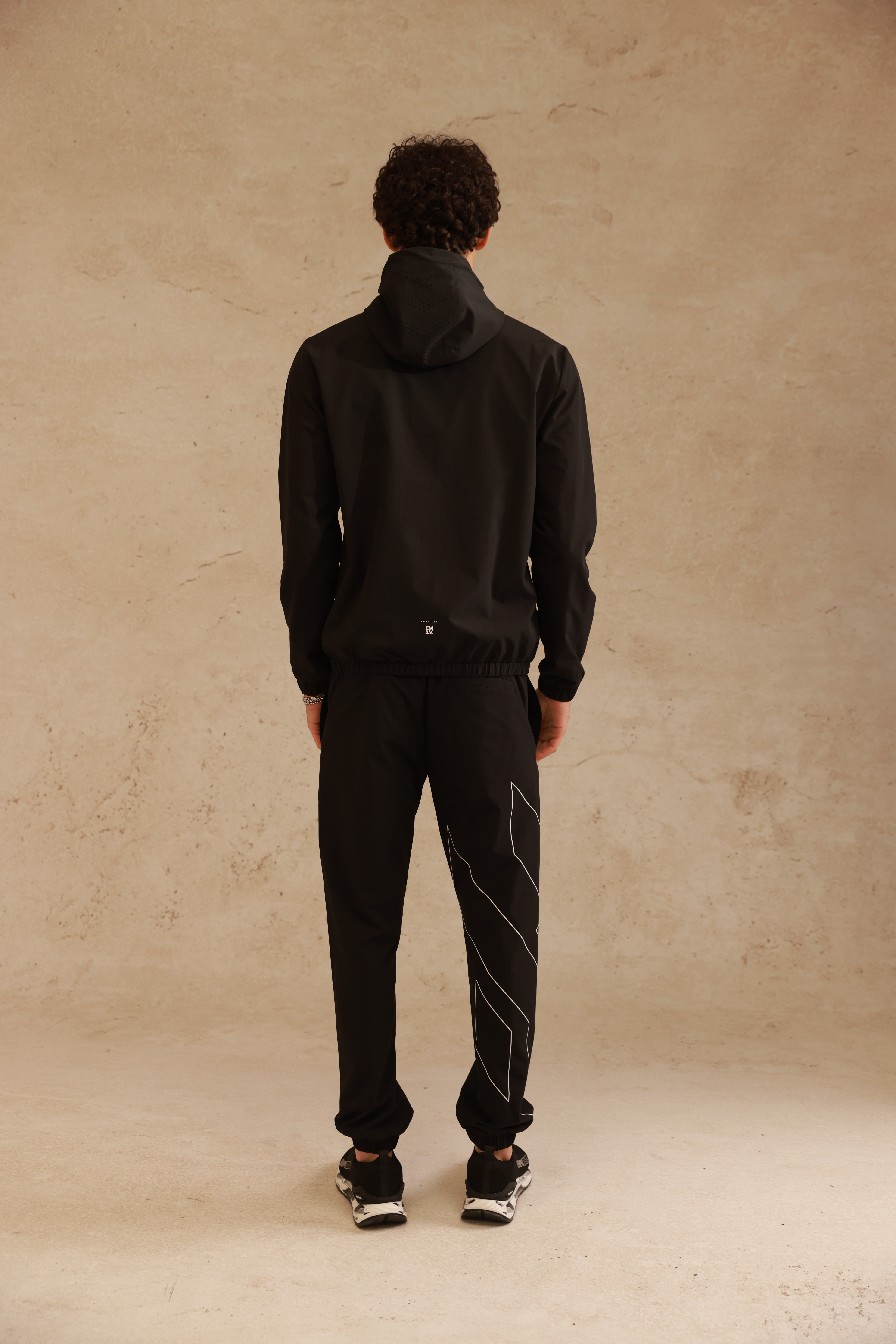 חליפת ניילון FIRENZE בעיצוב גיאומטרי