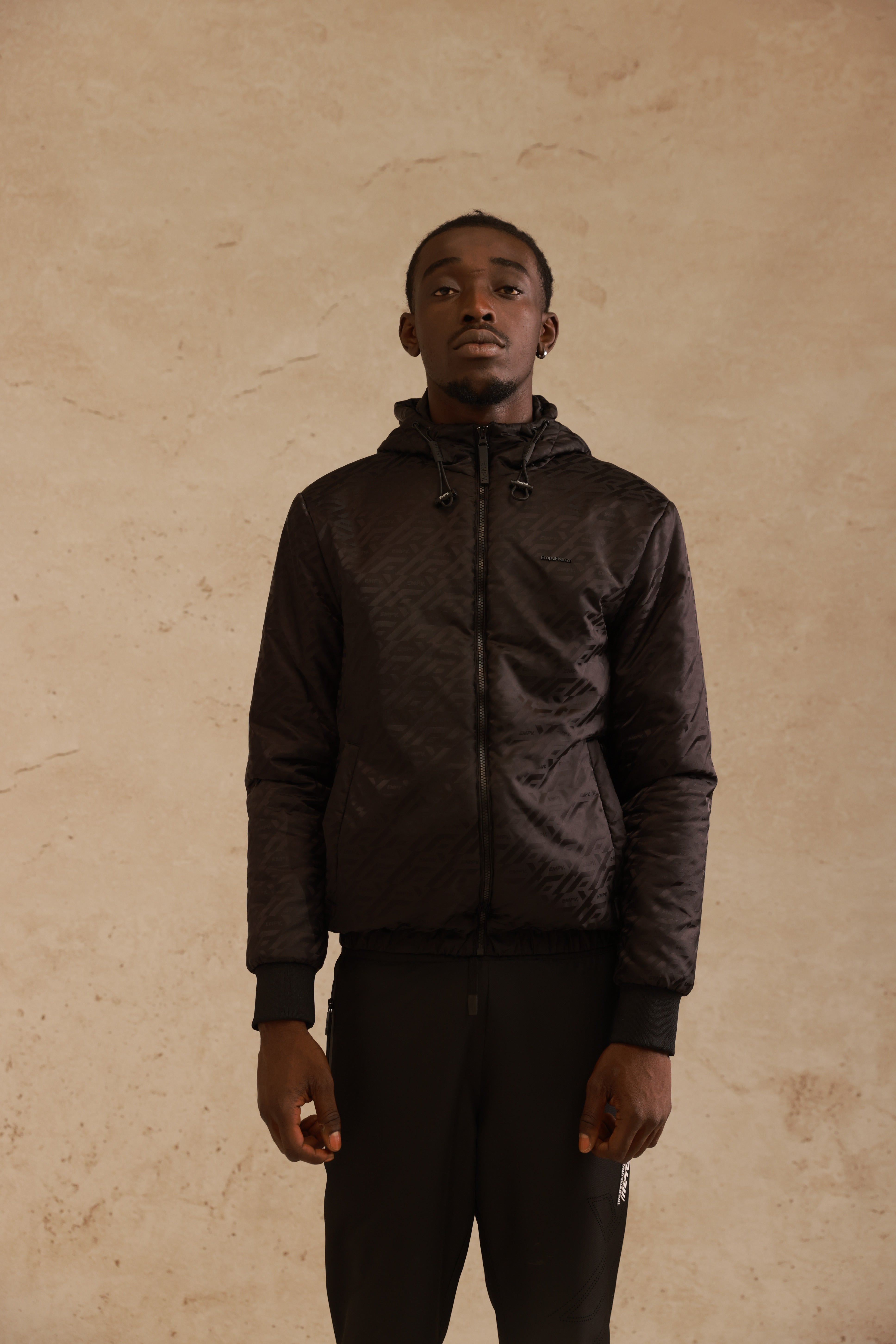 מעיל ניילון שחור עם הדפס XF טונלי