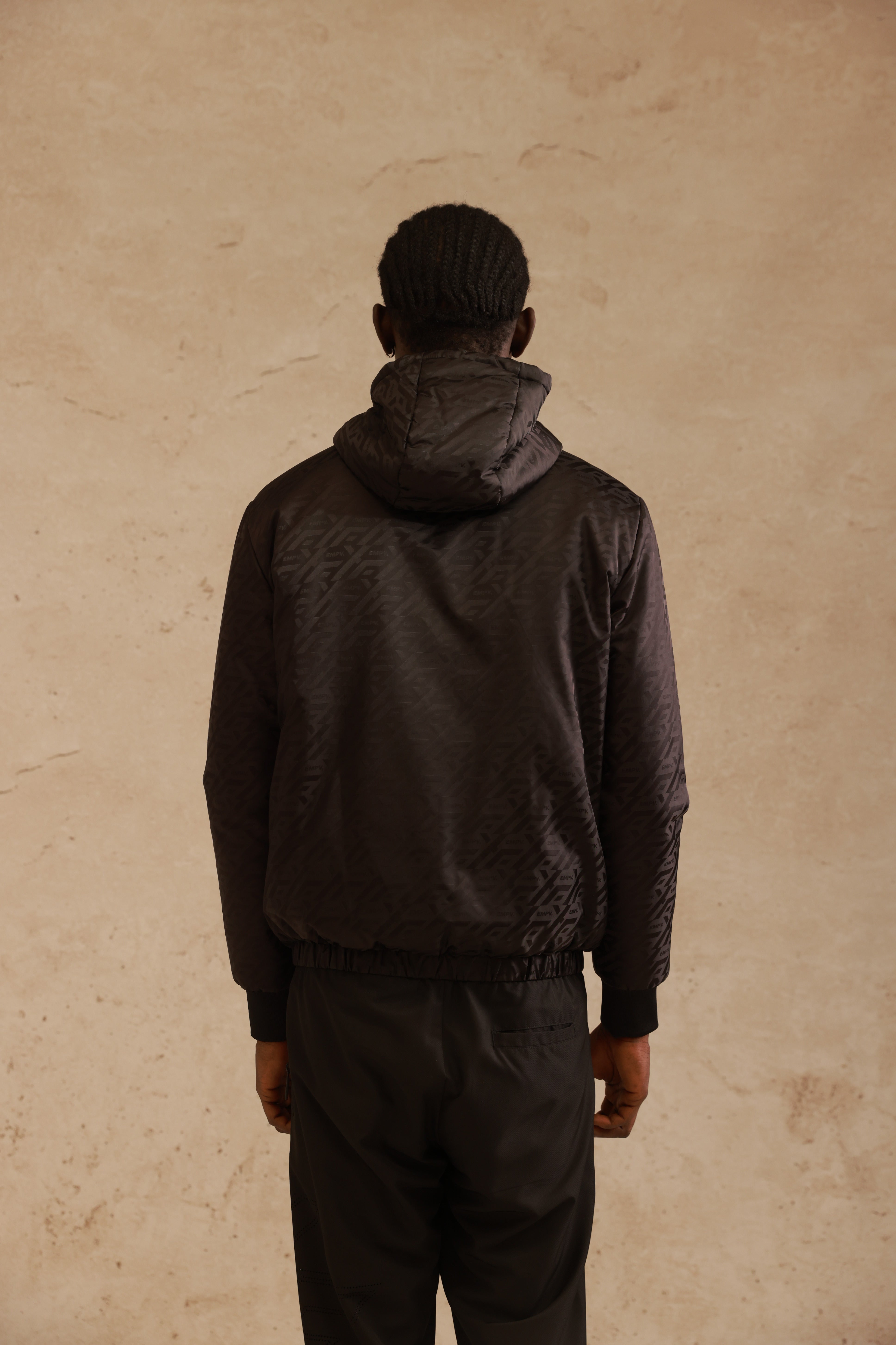 מעיל ניילון שחור עם הדפס XF טונלי