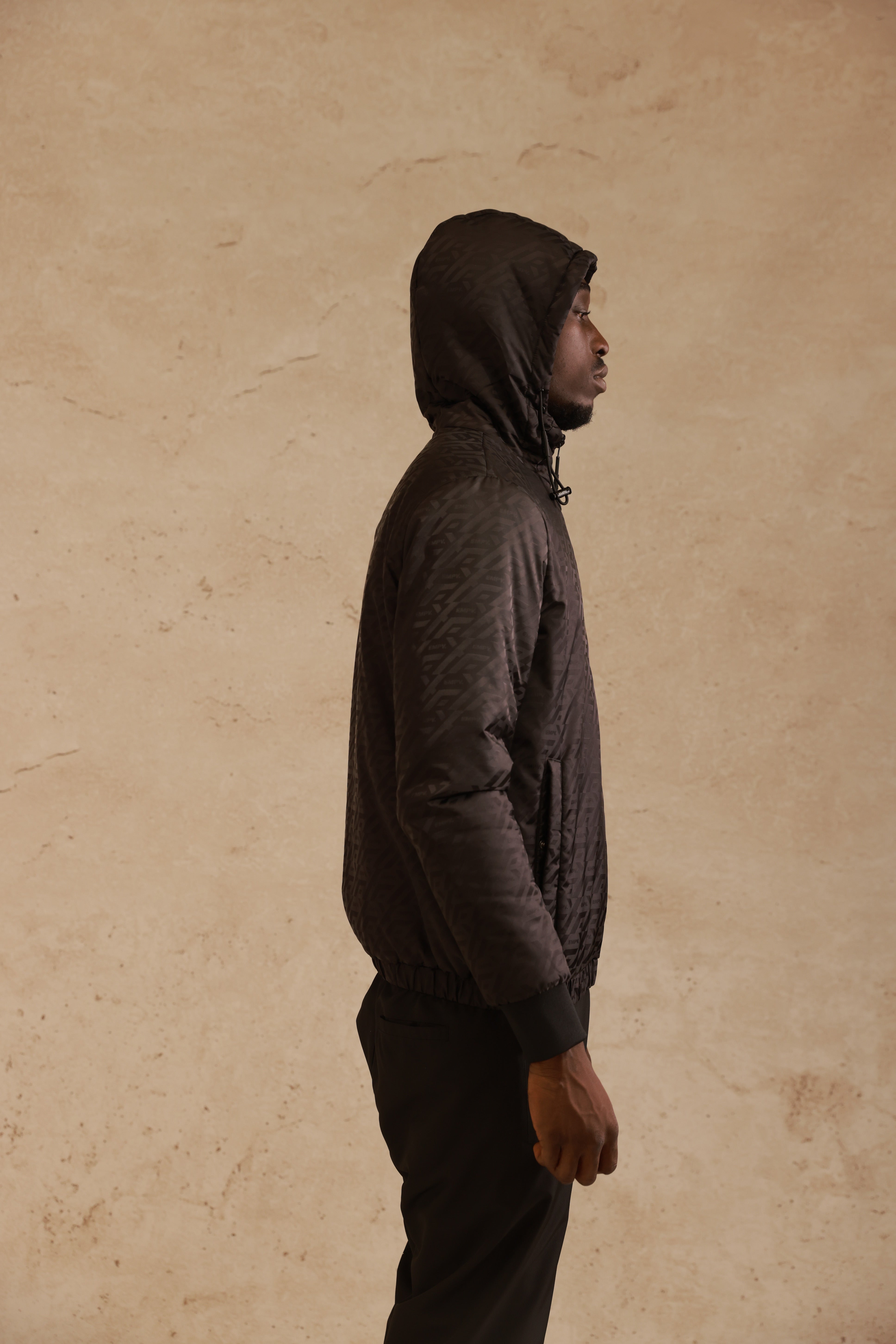 מעיל ניילון שחור עם הדפס XF טונלי