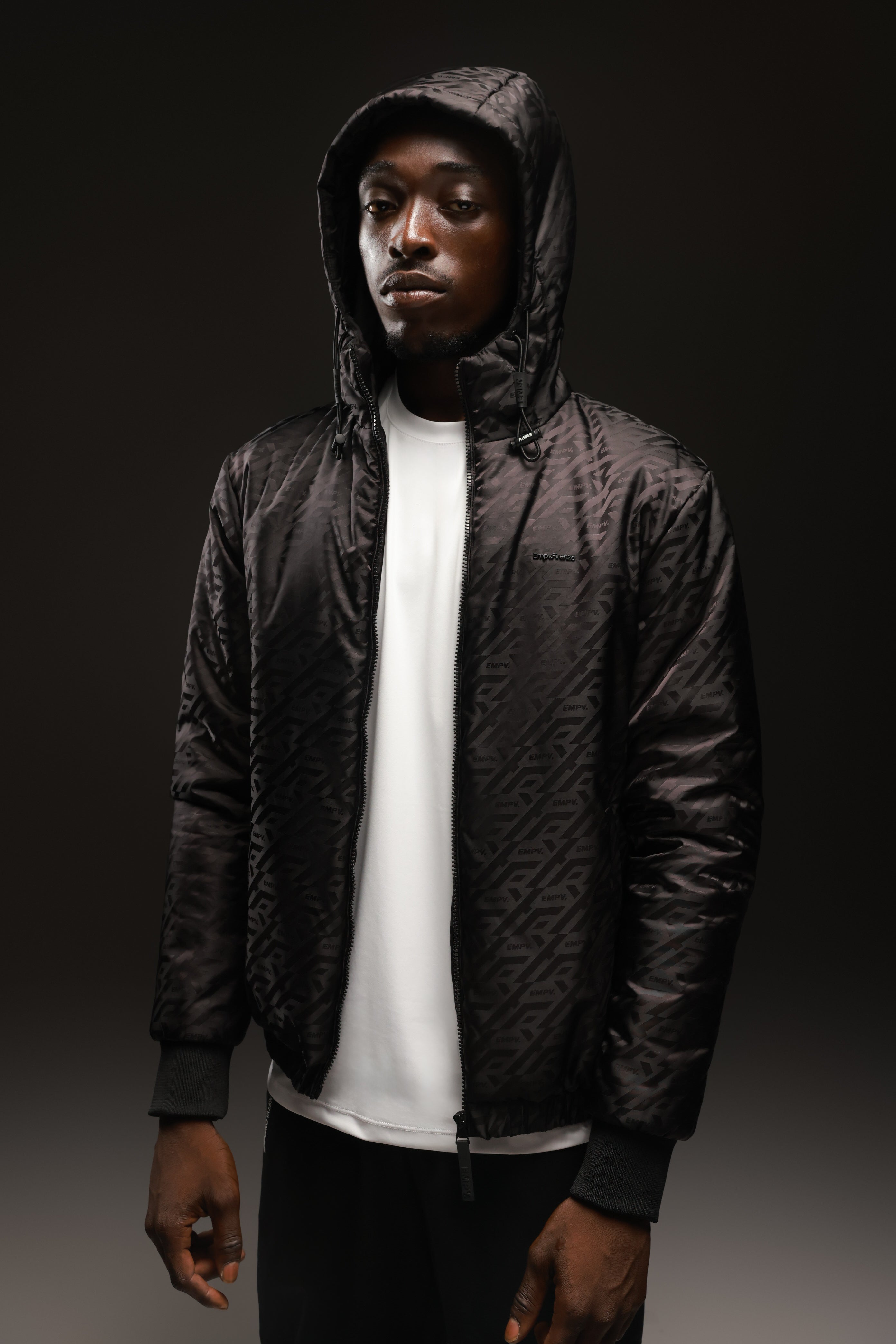 מעיל ניילון שחור עם הדפס XF טונלי