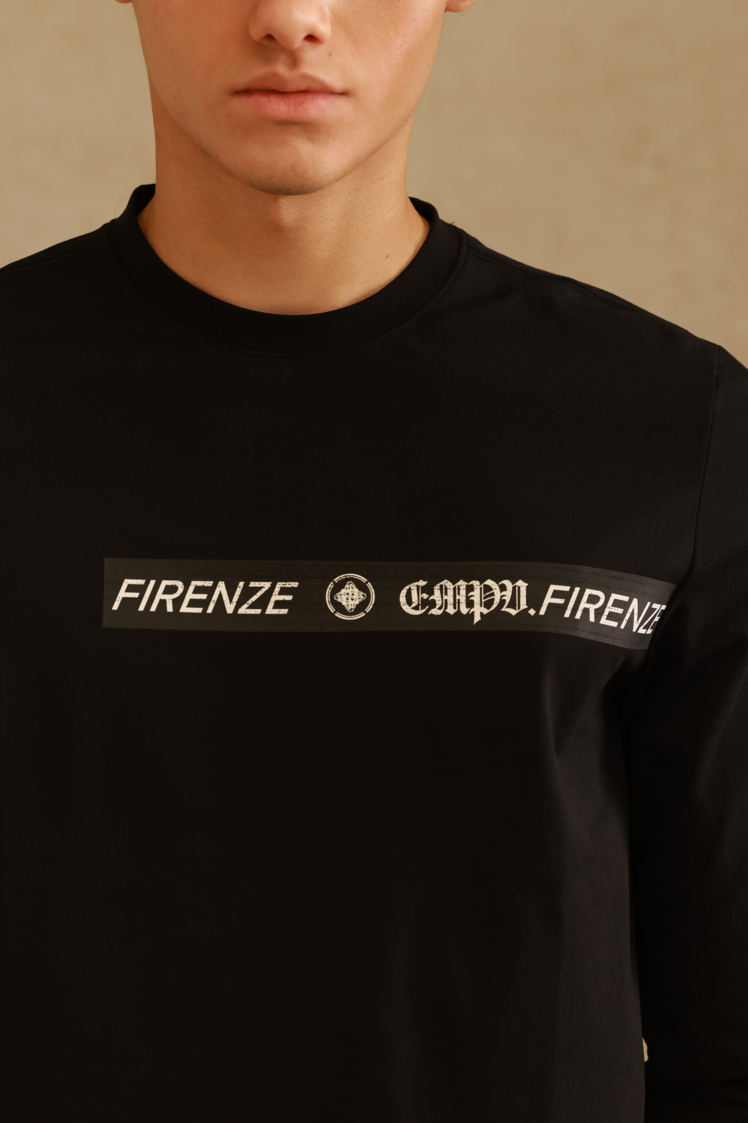 טי-שירט שרוול ארוך שחורה עם הדפס גרפי Empv.Firenze