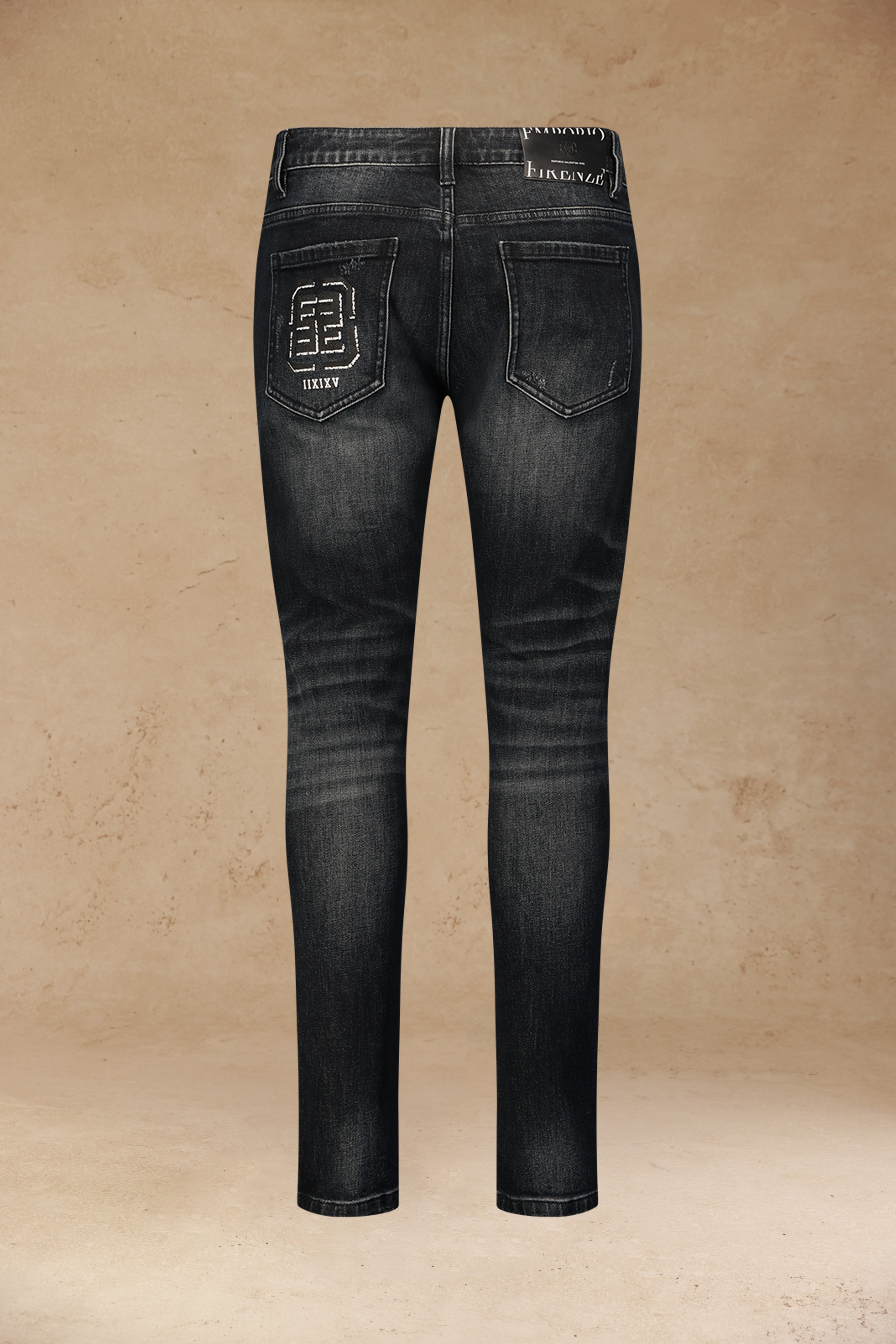 ג׳ינס שחור איבוני עם הדפס לוגו בגב ושרוך במותן